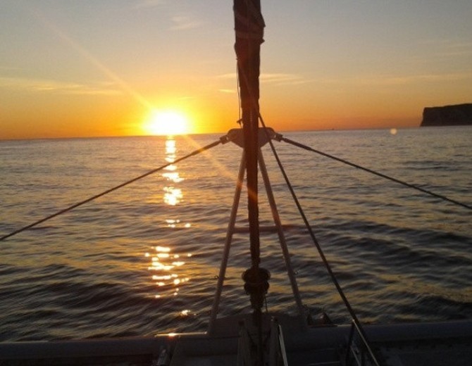 puesta de sol barco denia.