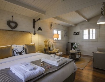 Romantic getaway in La Escondida cabin hotel