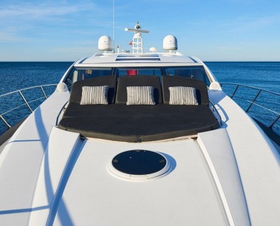 yate en denia con solarium