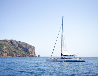 Paseo en Barco de Vela en...