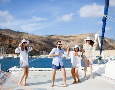 Boat Party en Valencia. Fiesta en Barco + Comida