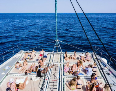 Boat Party en Valencia. Fiesta en Barco + Comida