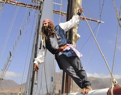 Tour Pirata en Velero desde...